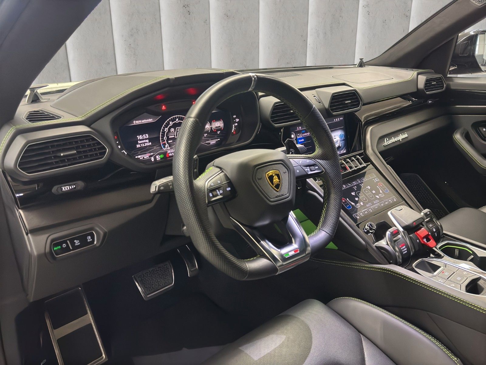 Lamborghini Urus 4.0 V8 - Samsaru's Car Outlet