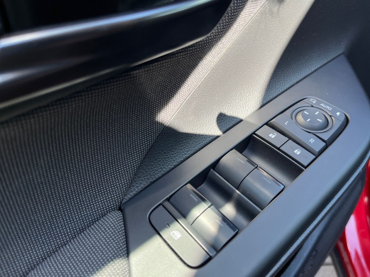 Toyota C-HR 1.8 Hybrid Team D *LED*ACC*Kamera*Navi*SHZ*