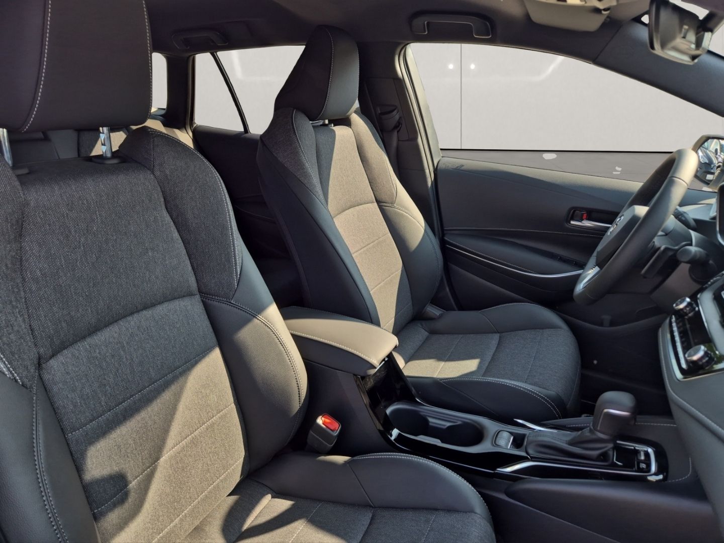 Toyota Corolla TS Black & White LED+NAVI+CARPLAY+RFK