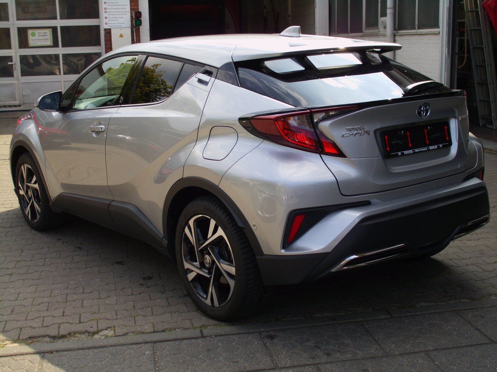 Toyota C-HR Hybrid Team D - Samsaru's Car Outlet