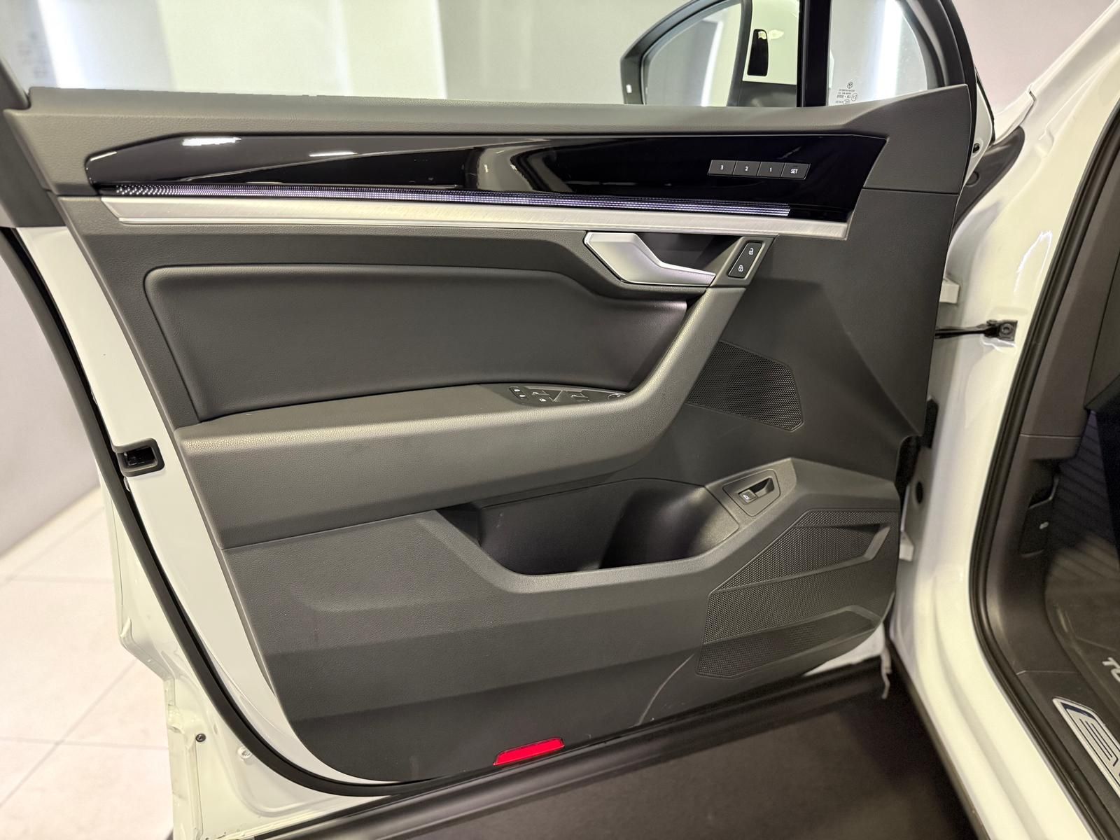 Volkswagen Touareg Elegance 4Motion - Samsaru's Car Outlet