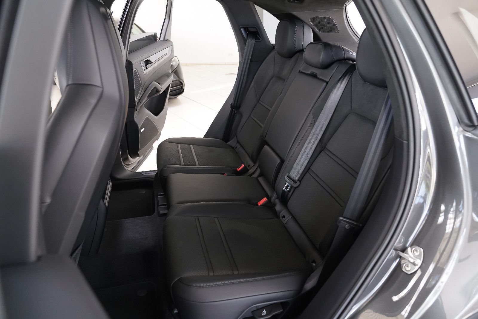 Porsche Cayenne GTS Hinterachslenkung 360 Pano AHK ACC