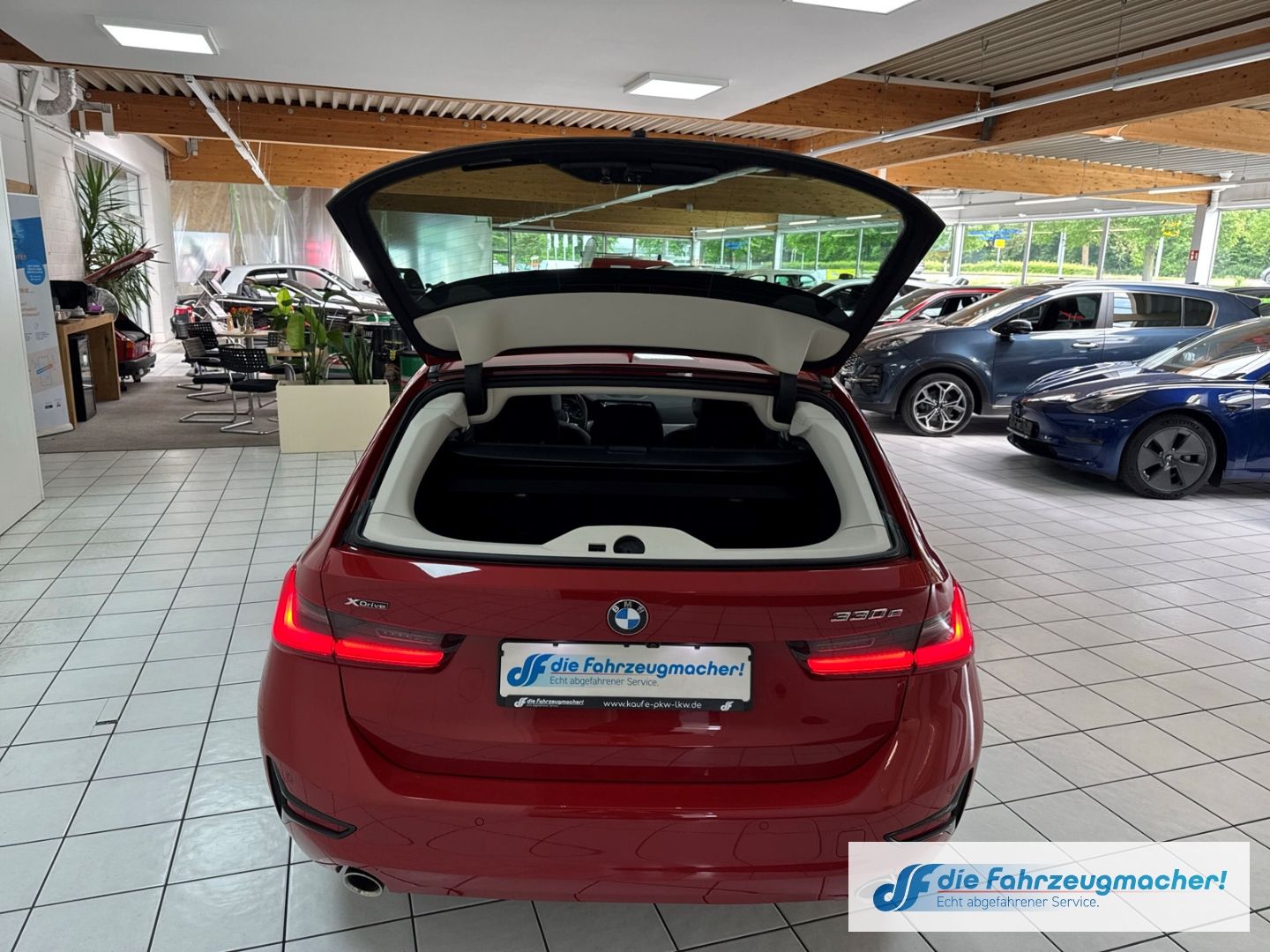 BMW 330 e xDrive Advantage Touring Park-Assistent AH