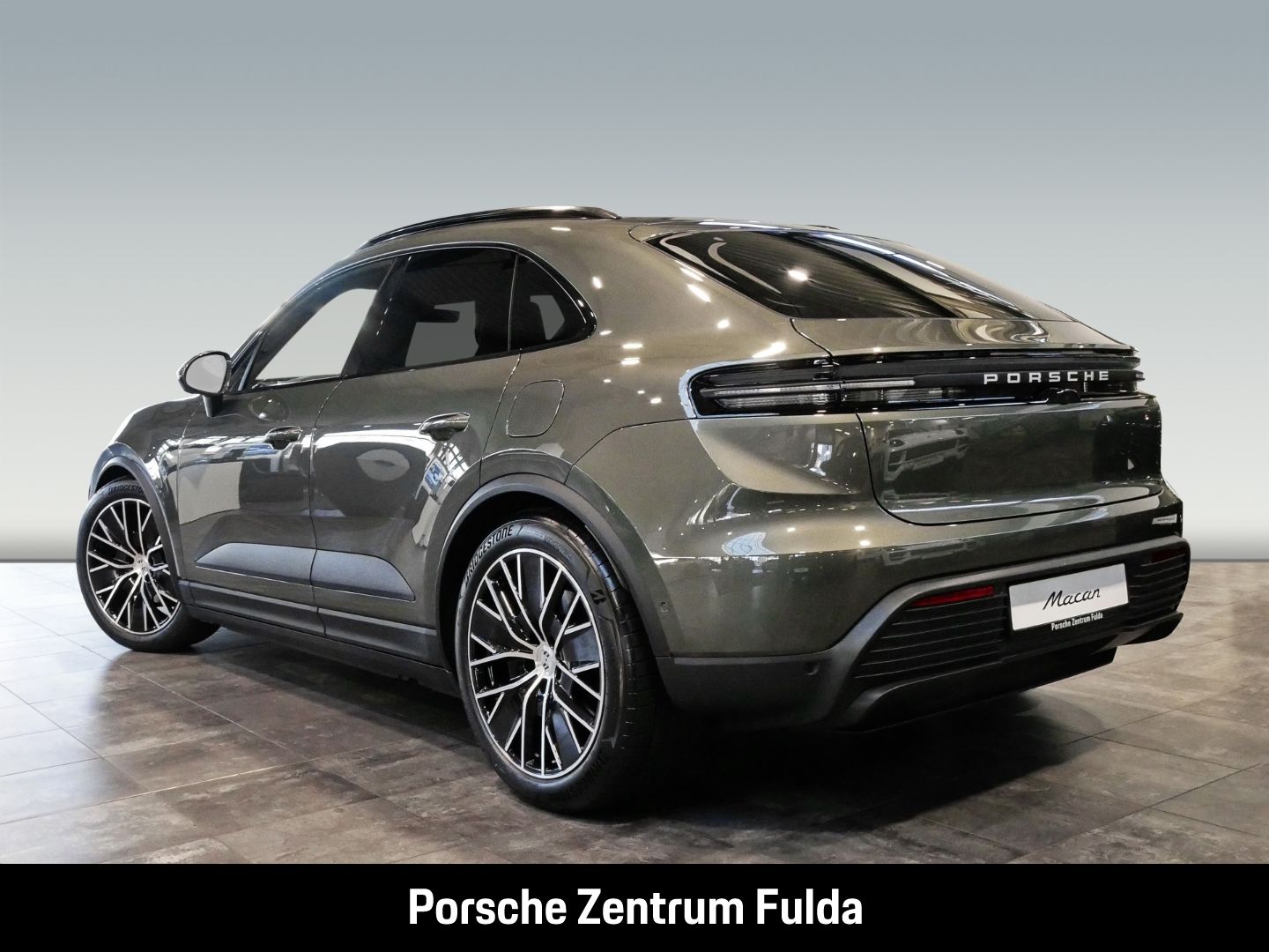 Porsche Macan 4 - Samsaru's Car Outlet