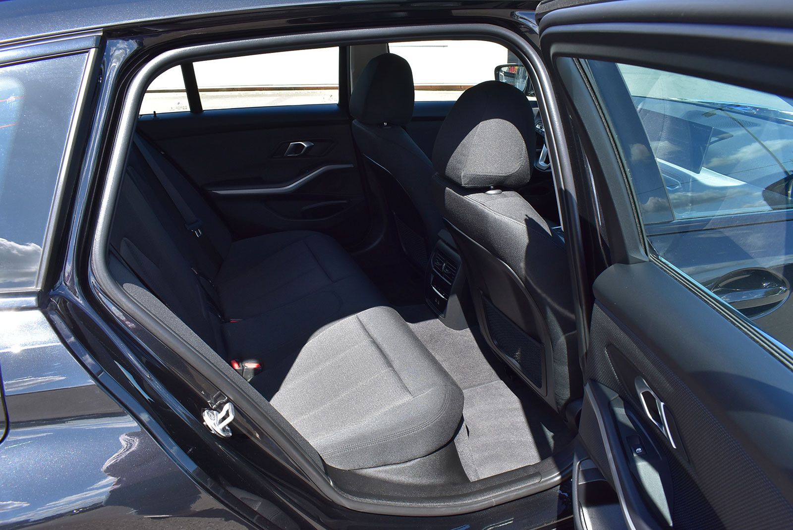 BMW 320 d xDrive - Samsaru's Car Outlet