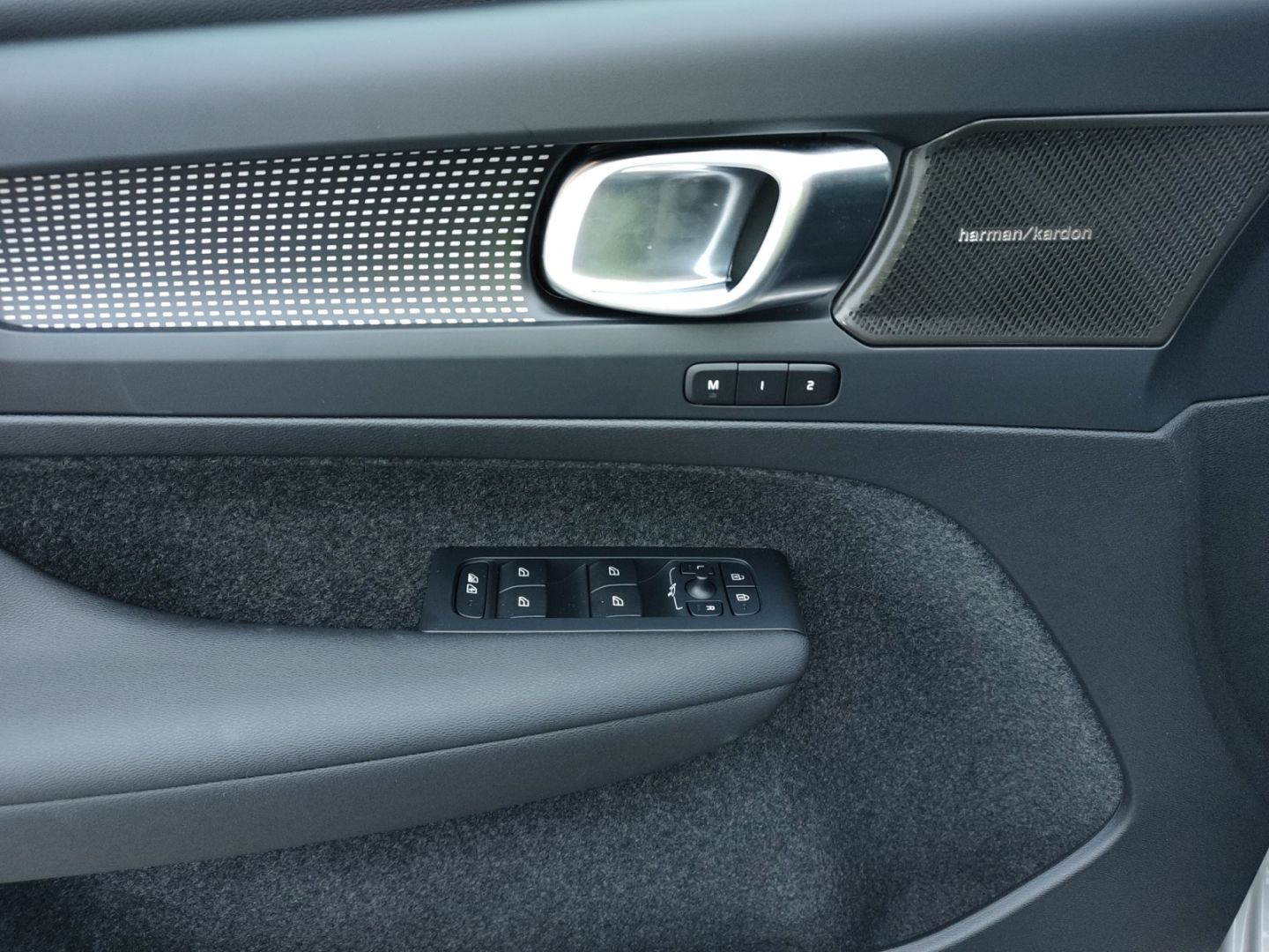 Volvo XC40 2WD EU6d Ultimate Dark B4 NAVI 360° RFK AHK