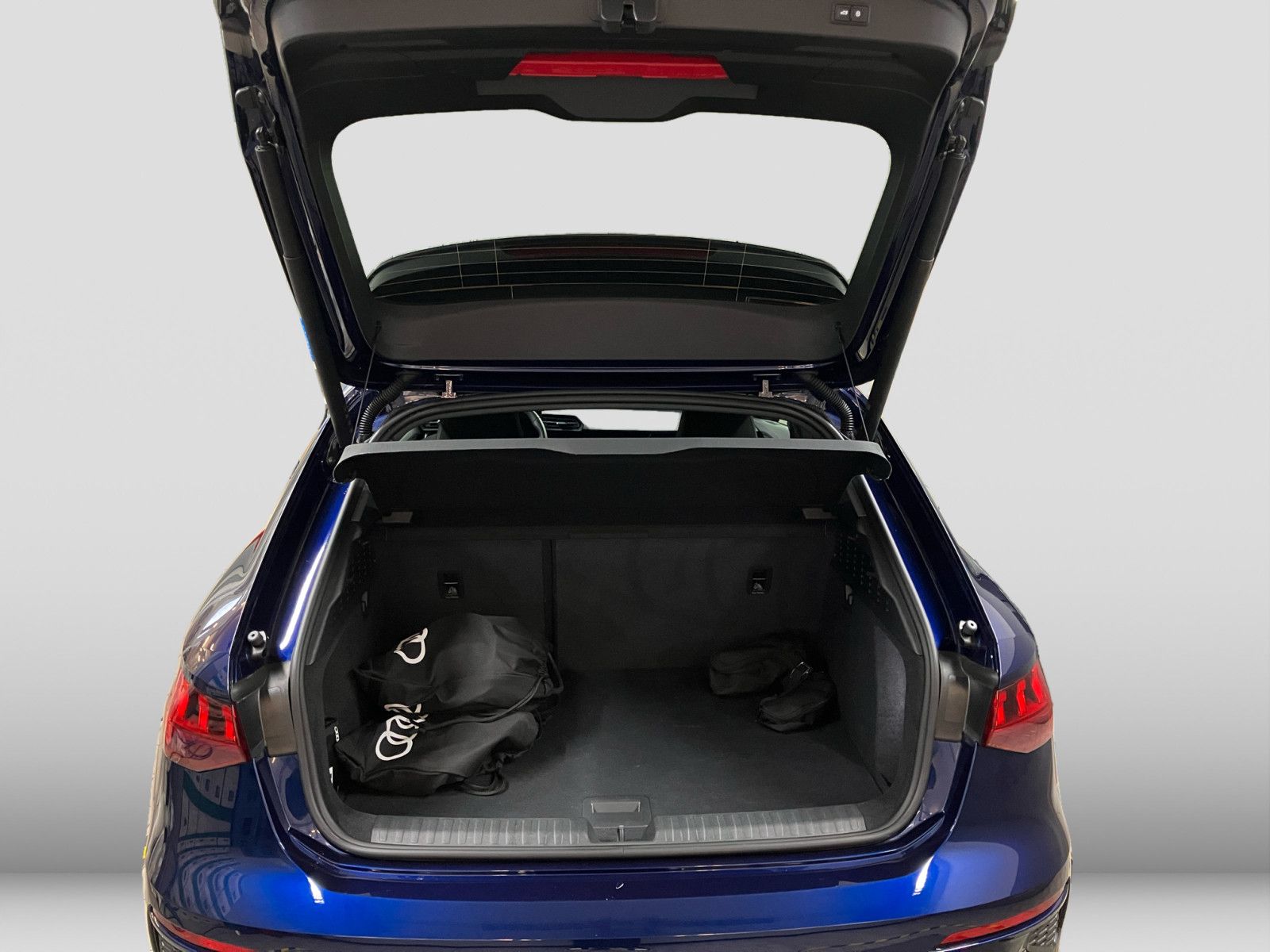 Audi A3 Sportback 40 TFSIe advanced - Samsaru's Car Outlet