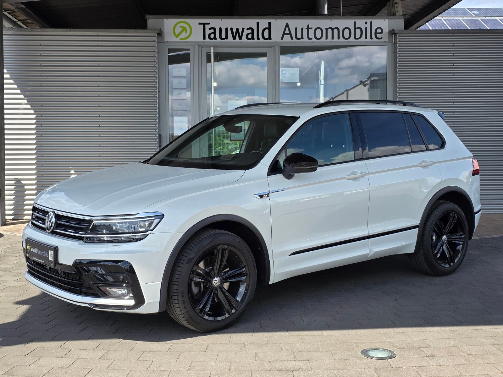 Volkswagen Tiguan 2.0 TSI DSG 4M R-Line - Samsaru's Car Outlet