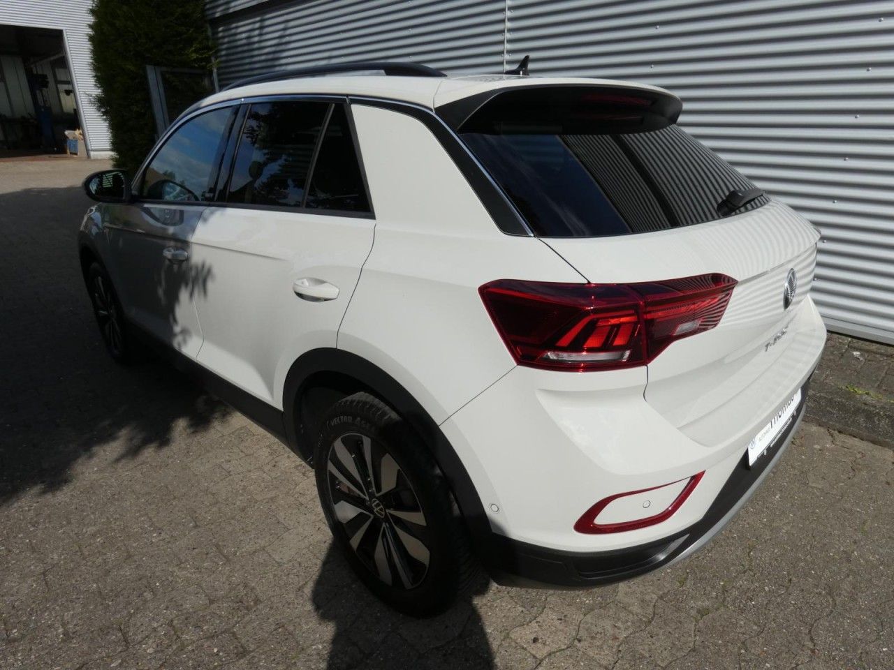 Volkswagen T-Roc 2.0 TDI DSG Move - Samsaru's Car Outlet