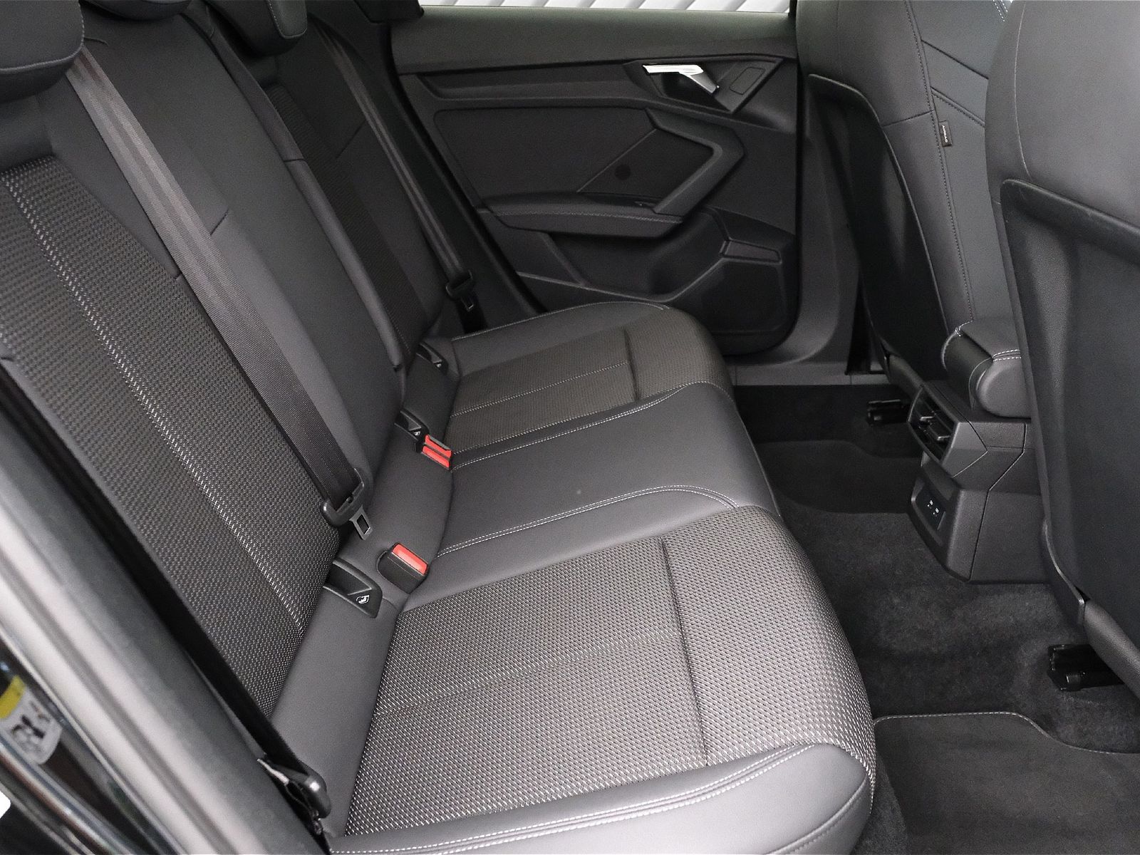 Audi A3 Limousine 30 TDI advanced - Samsaru's Car Outlet