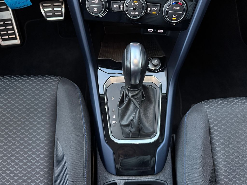 Volkswagen T-Roc 1.5 TSI DSG R-LINE - Samsaru's Car Outlet