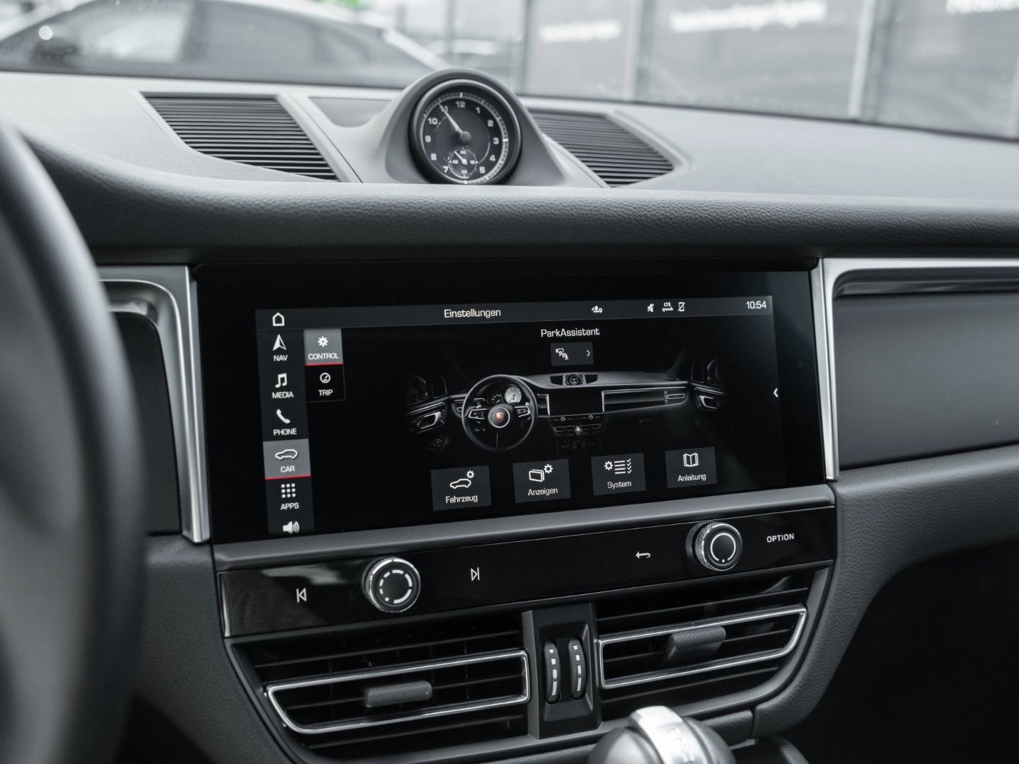 Porsche Macan - Samsaru's Car Outlet