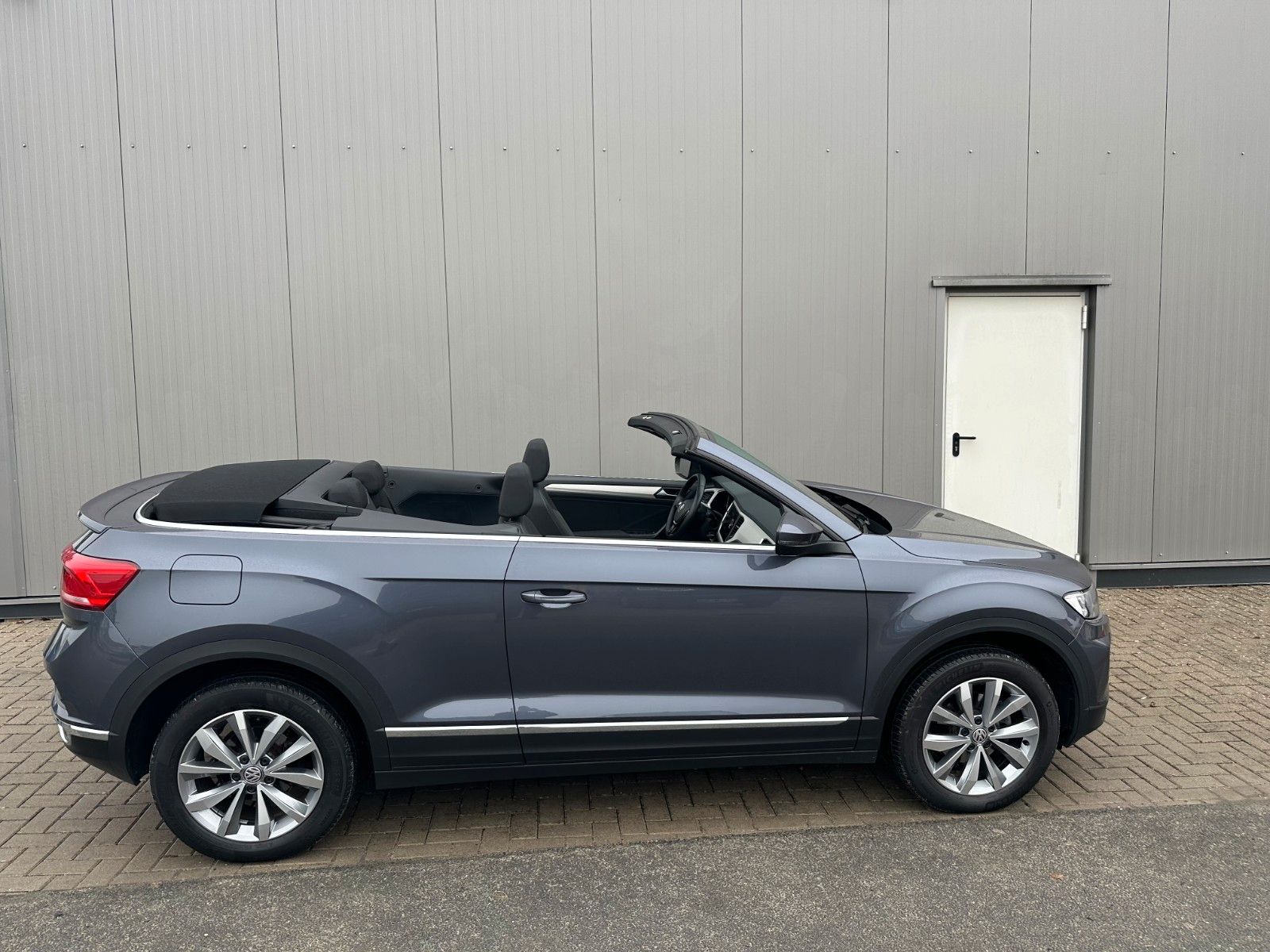Volkswagen T-Roc 1.5 TSI Cabriolet Style - Samsaru's Car Outlet