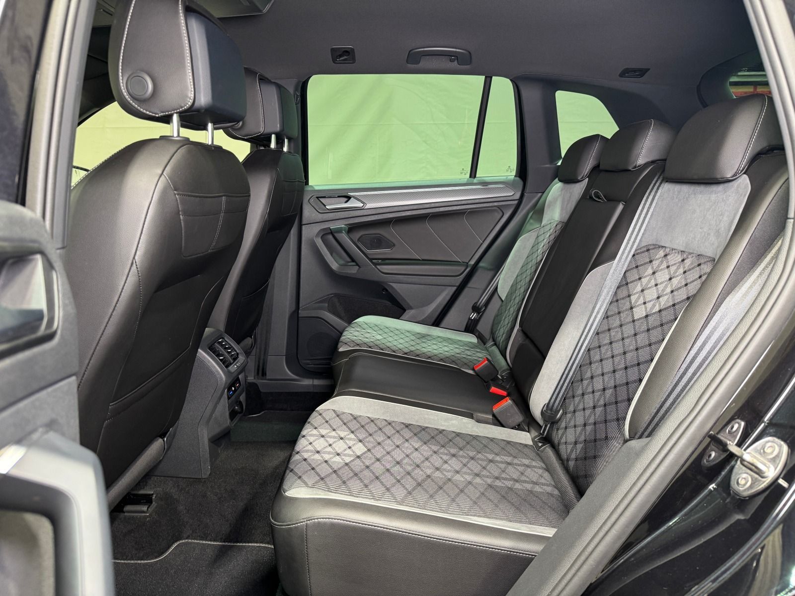 Volkswagen Tiguan R-Line 1.5 TSI DSG - Samsaru's Car Outlet