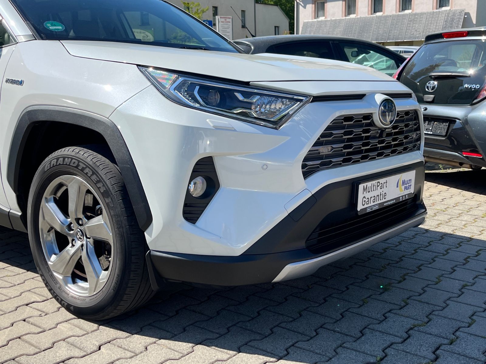Toyota RAV 4 RAV4 Hybrid 4x4 Lounge - Samsaru's Car Outlet