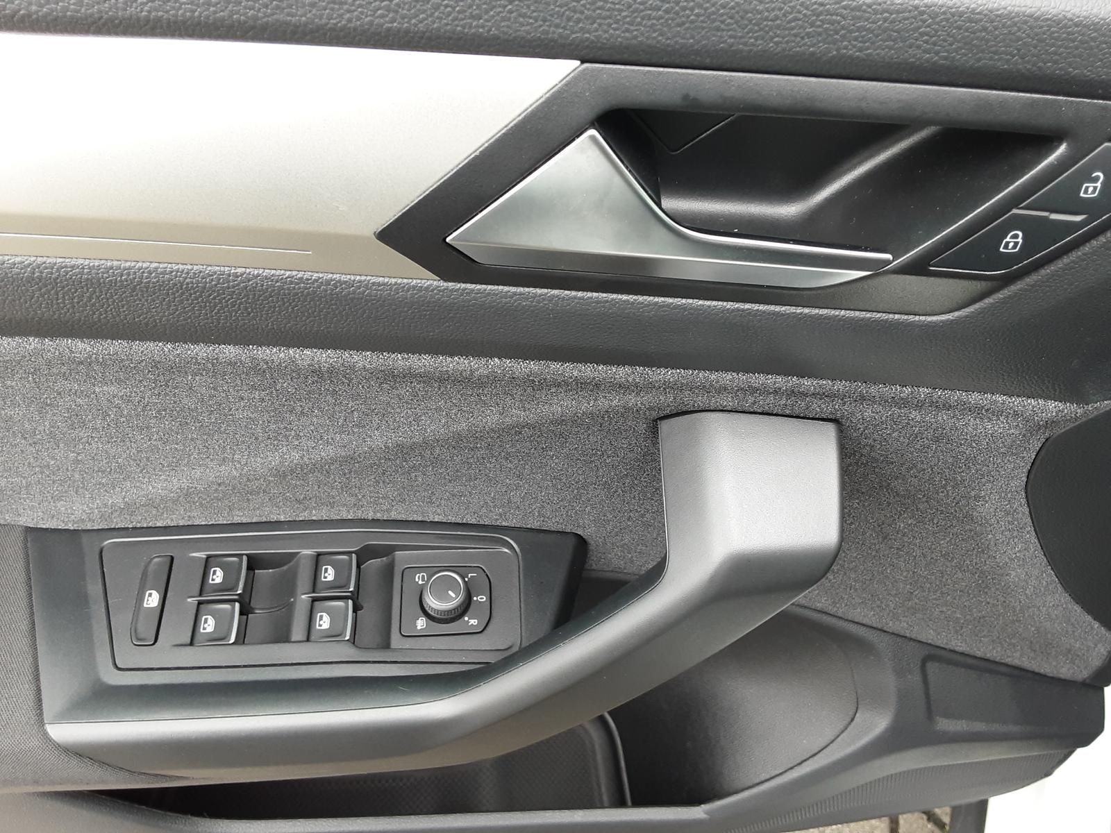 Volkswagen T-Roc Move 1.0 TSI - Samsaru's Car Outlet