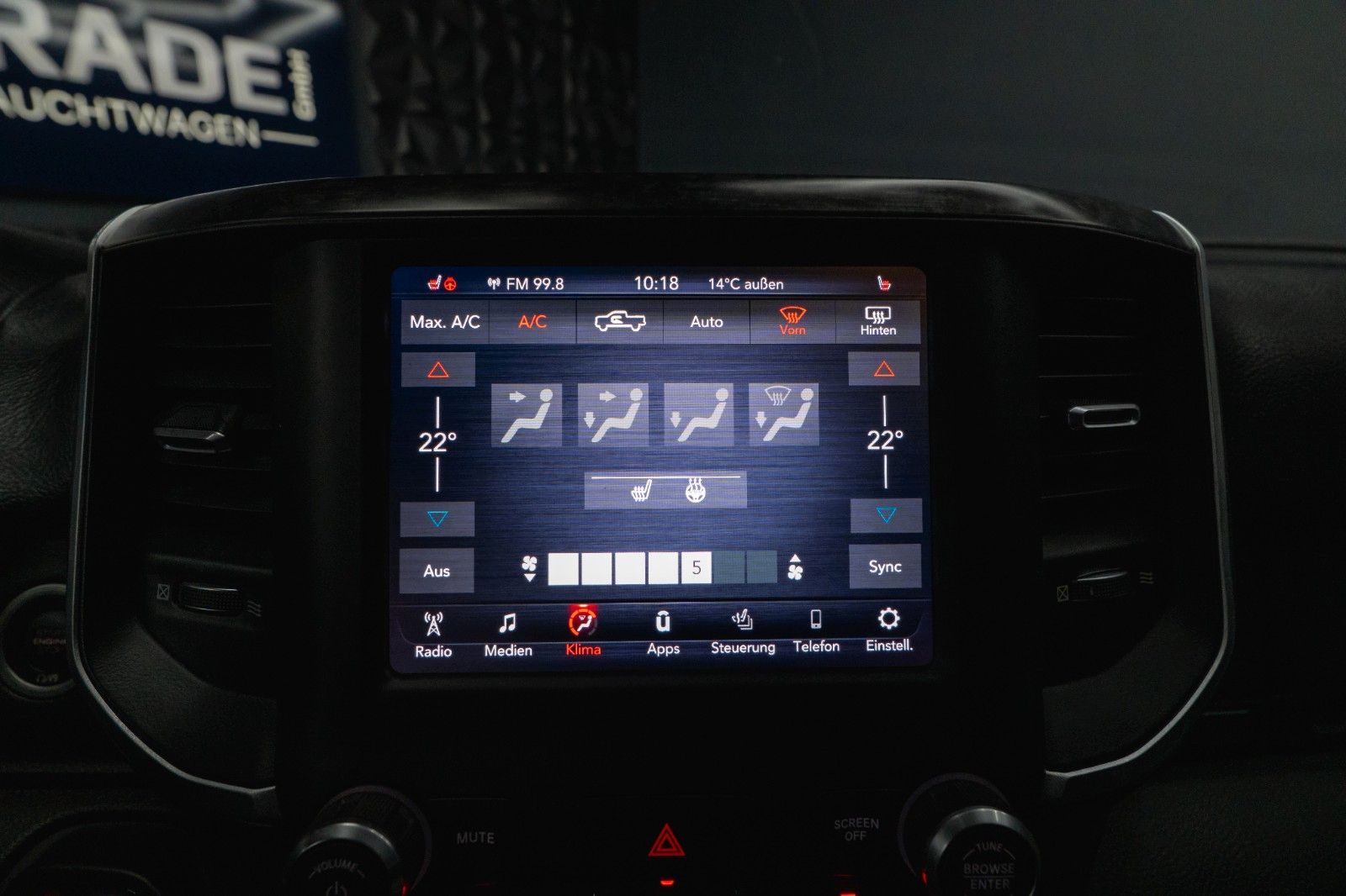 Dodge RAM 5.7 V8 HEMI 4x4 OFFROAD Night Limited 19%