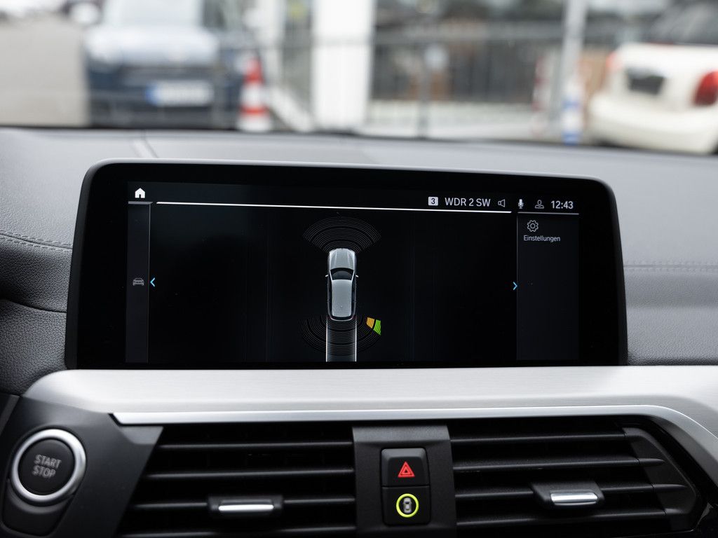 BMW X3 xDrive 30e M-Sportpaket - Samsaru's Car Outlet