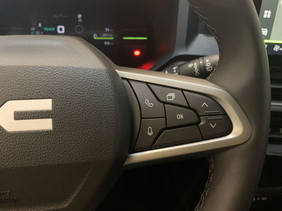 Dacia DUSTER JOURNEY HYBRID 140 - Samsaru's Car Outlet