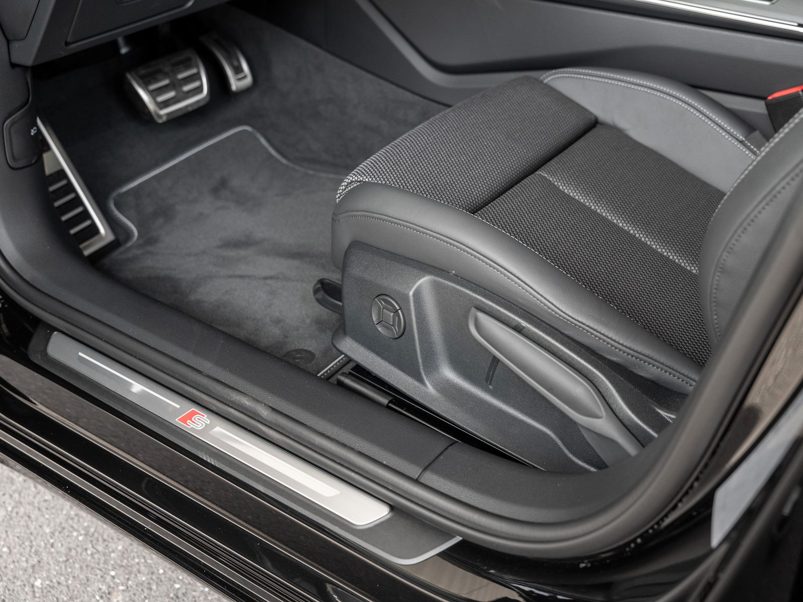Audi A6 Avant 40 TDI S-Line Quattro S tronic - Samsaru's Car Outlet