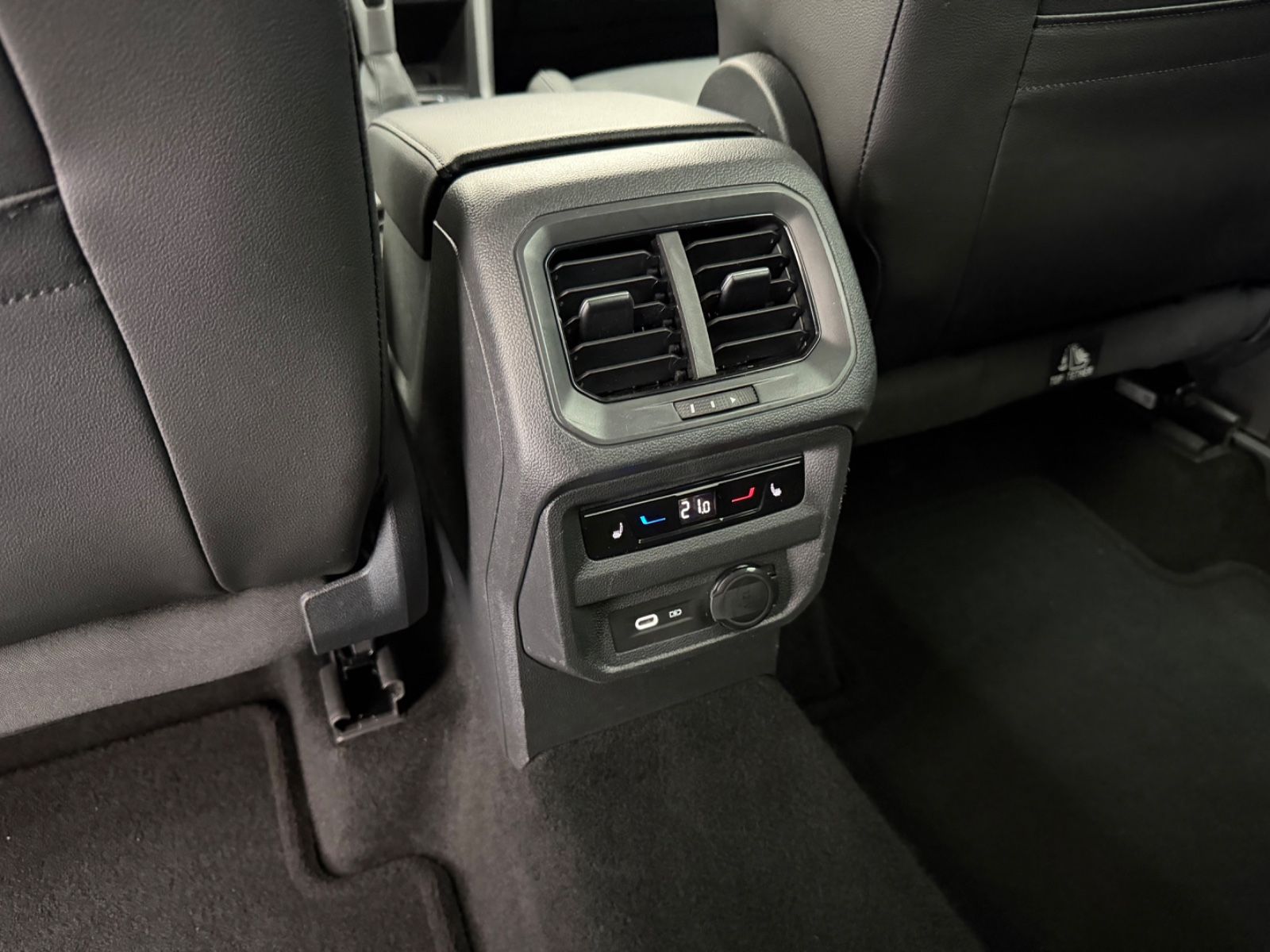 Seat Tarraco 2.0 TSI 4Drive OPF DSG FR+7SITZE+PANO+