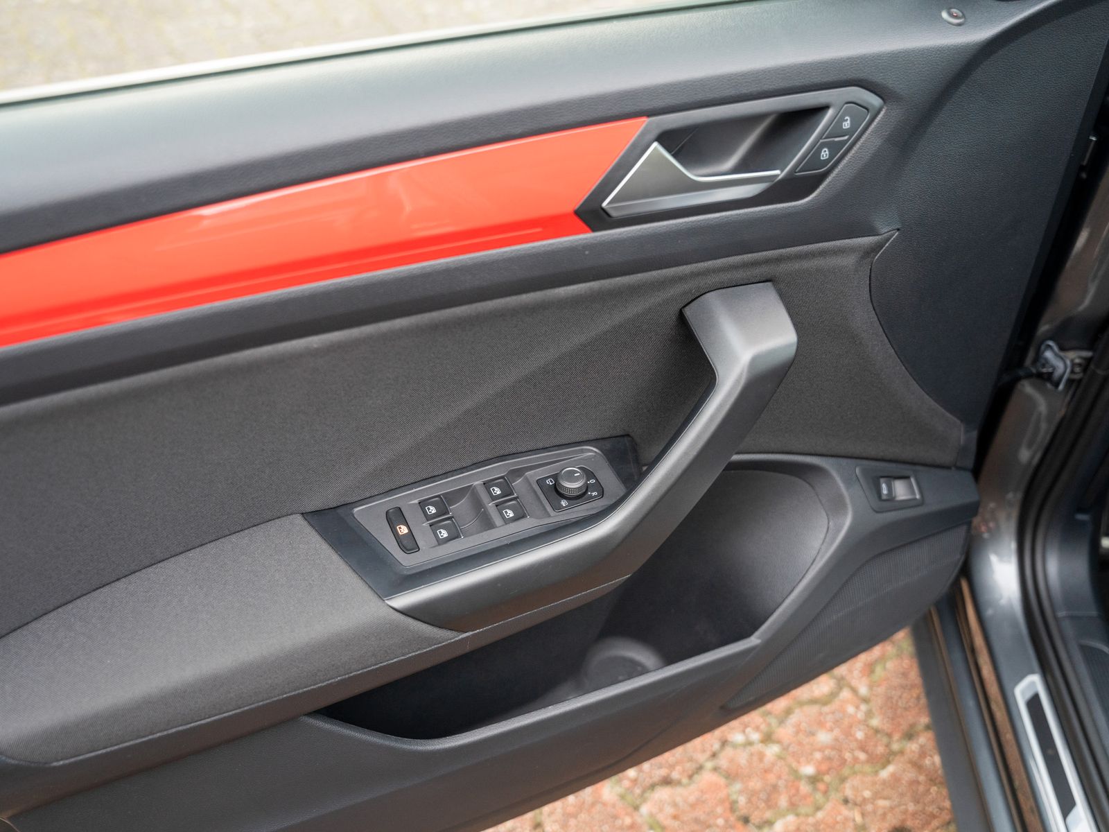 Volkswagen T-ROC Sport 1.5 TSI - Samsaru's Car Outlet