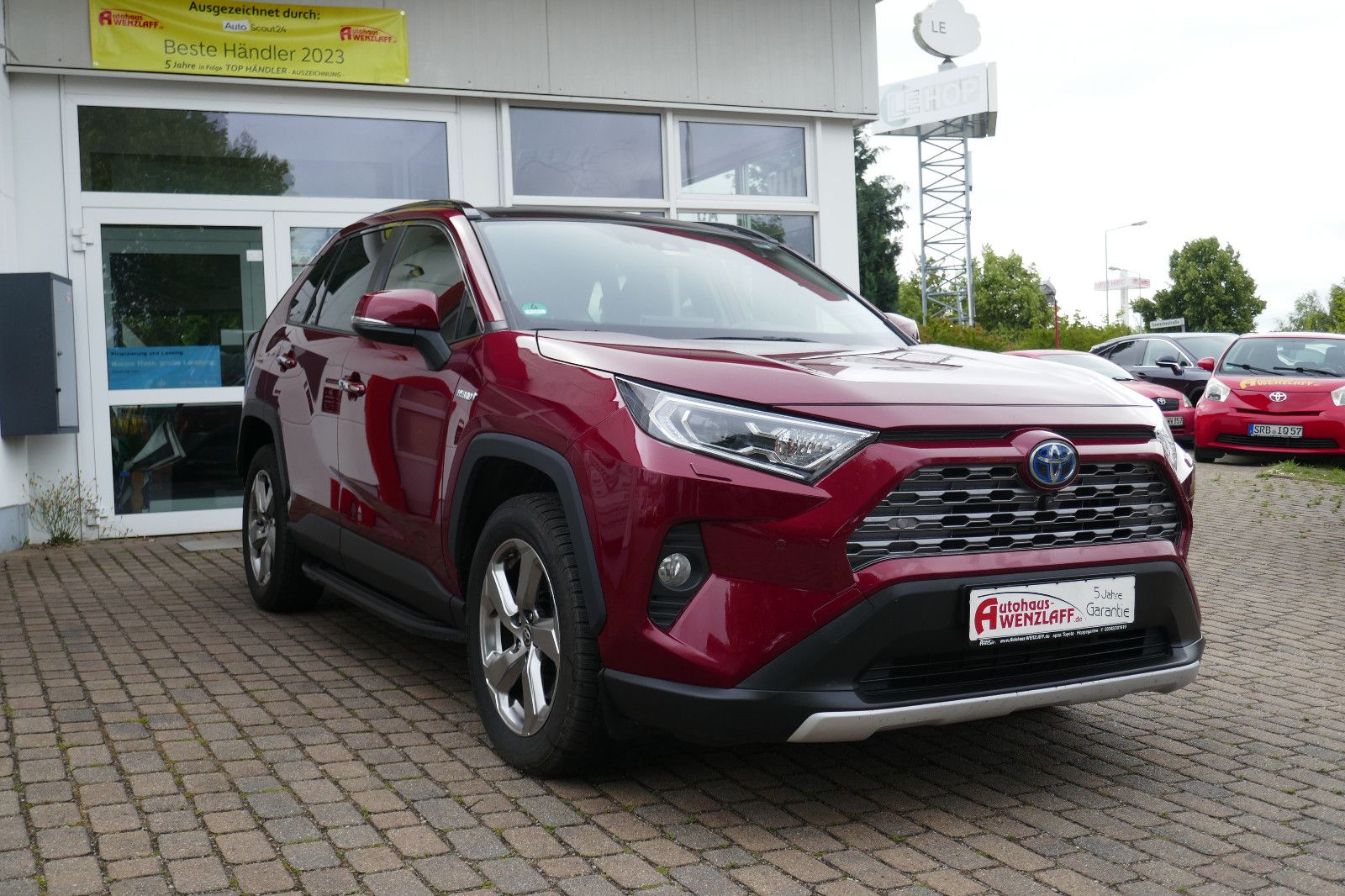 Toyota RAV 4 Hybrid Lounge Allrad - Samsaru's Car Outlet