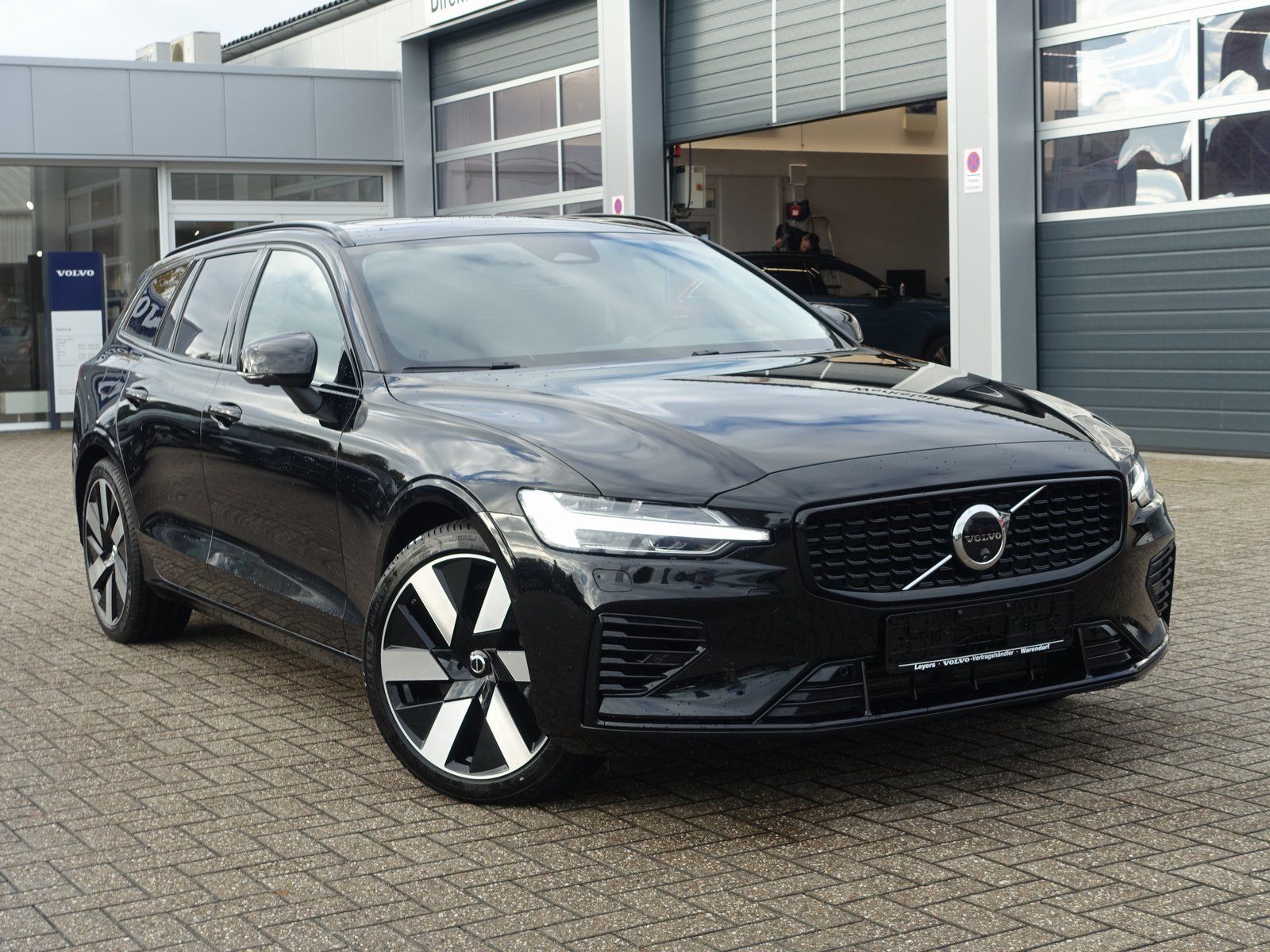 Volvo V60 Ultra T6 AWD Plug-in Hybrid/AHK/B&W/360°Cam