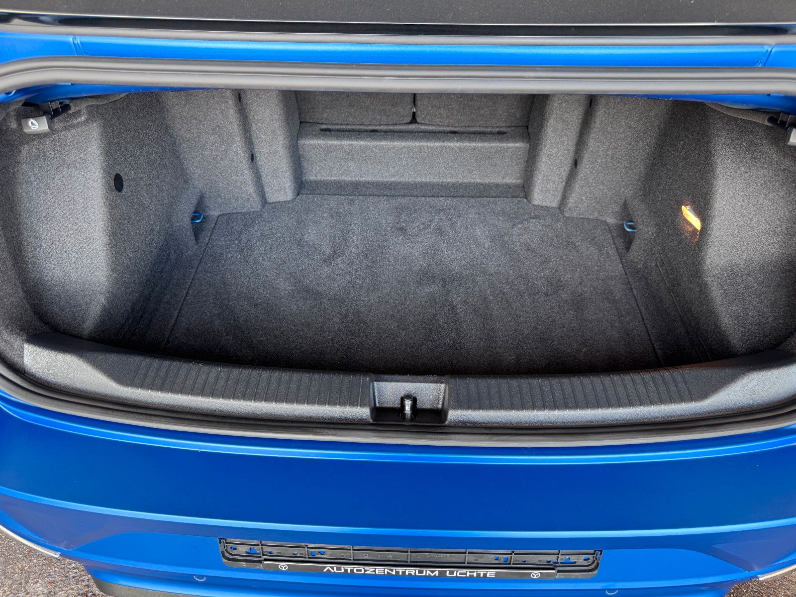Volkswagen T-Roc R-Line Edition - Samsaru's Car Outlet