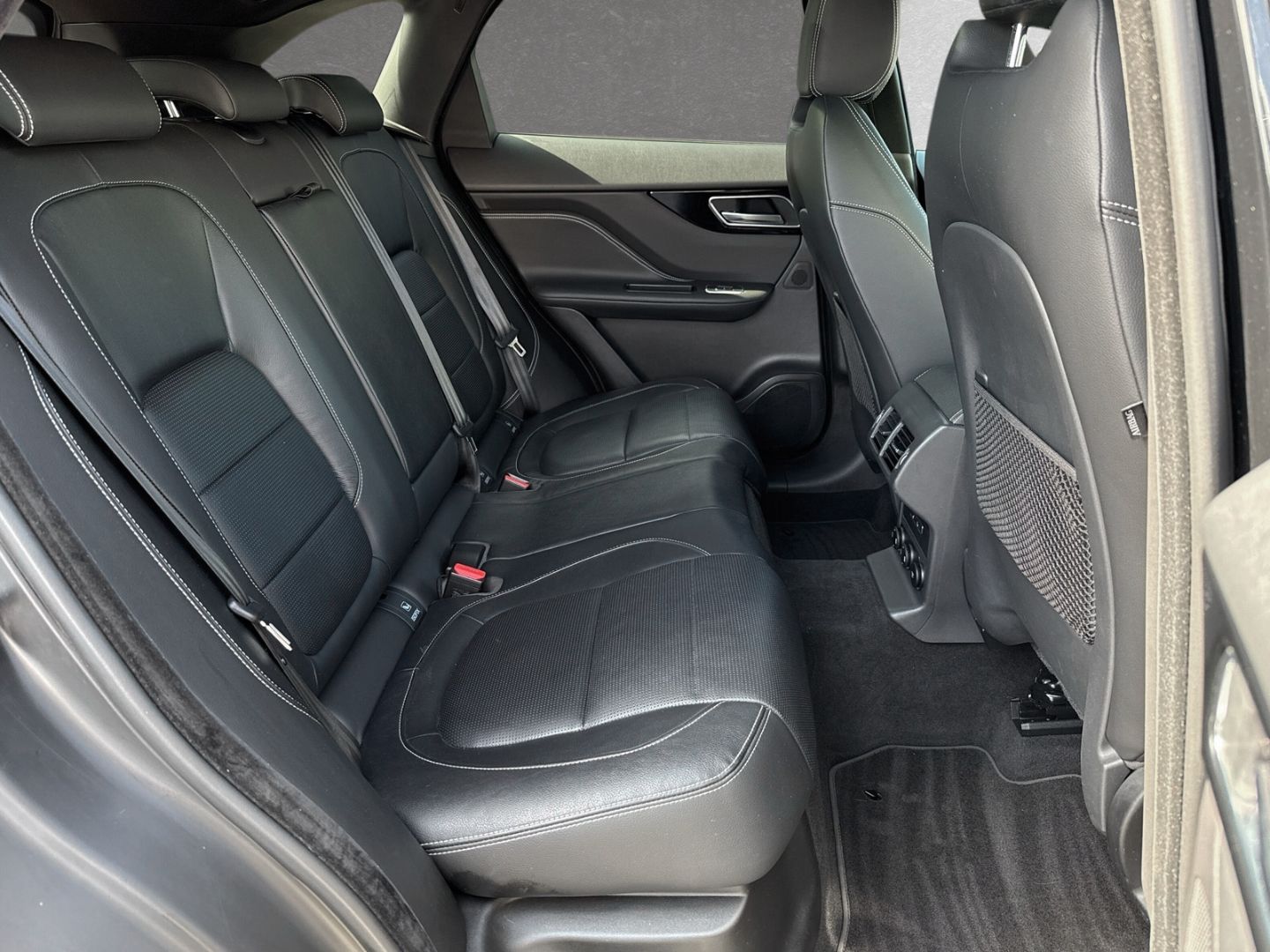 Jaguar F-Pace R-Sport AWD 20d Pano Winter Navi LED Virt