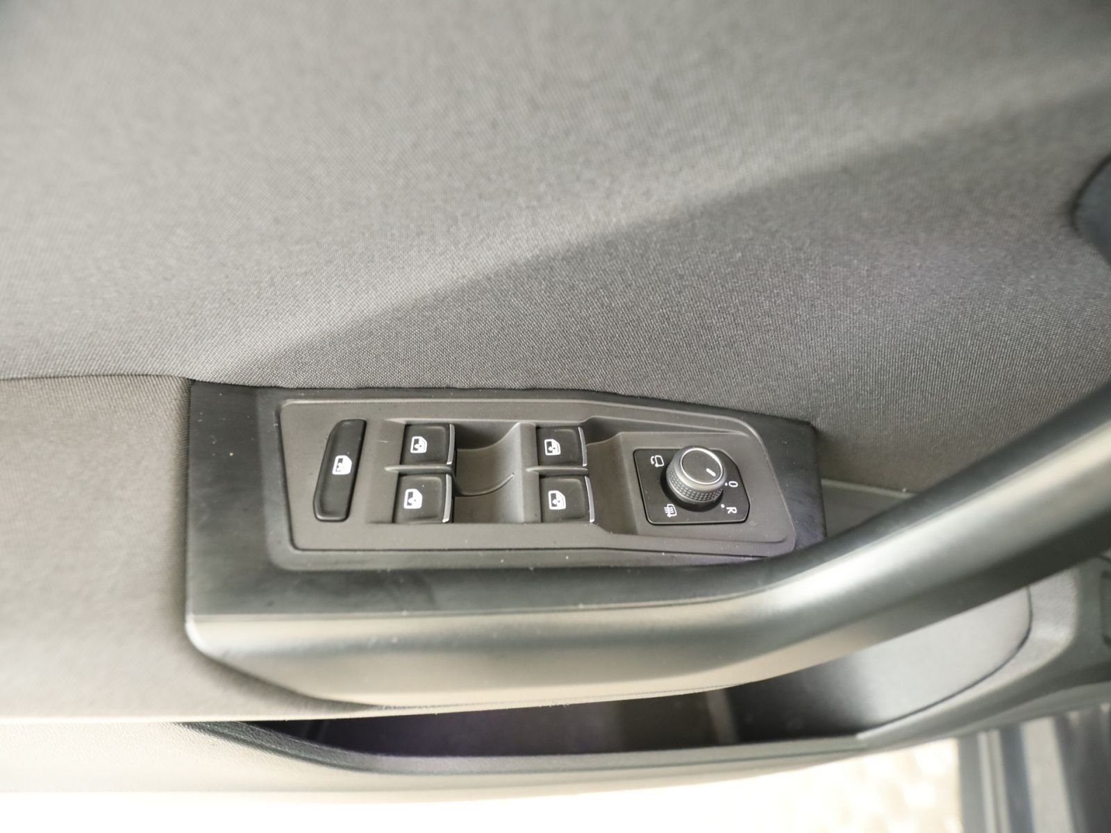 Volkswagen T-Roc 1.5 TSI Style - Samsaru's Car Outlet