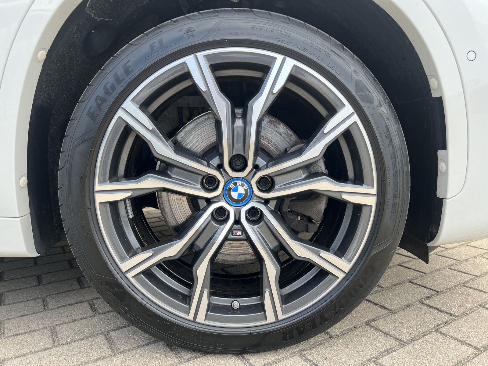 BMW X1 xDrive25e M Sportpaket - Samsaru's Car Outlet