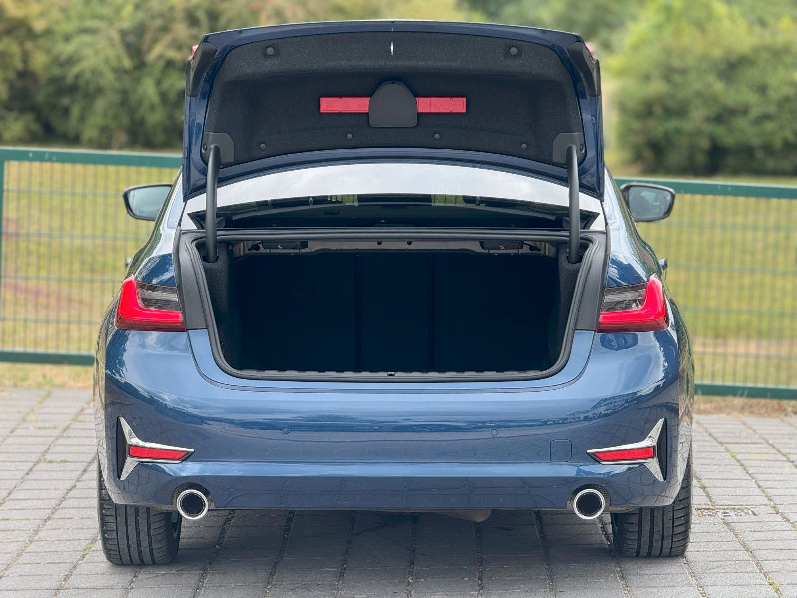 BMW 320d Limousine Luxury Line xDrive - Samsaru's Car Outlet