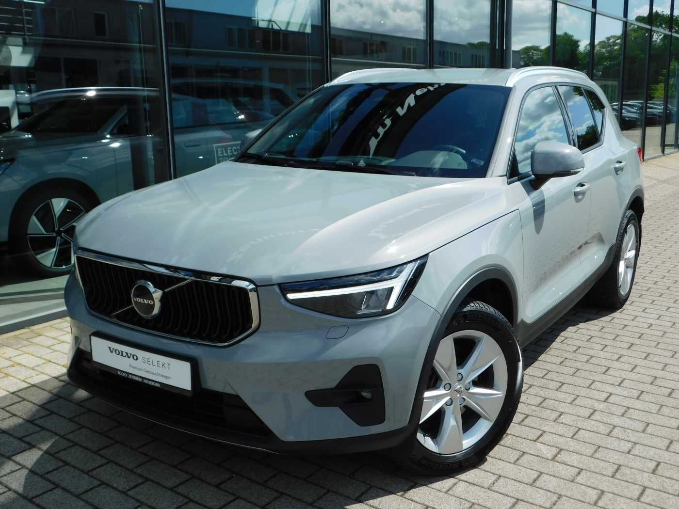 Volvo XC40 B4 Core - Samsaru's Car Outlet