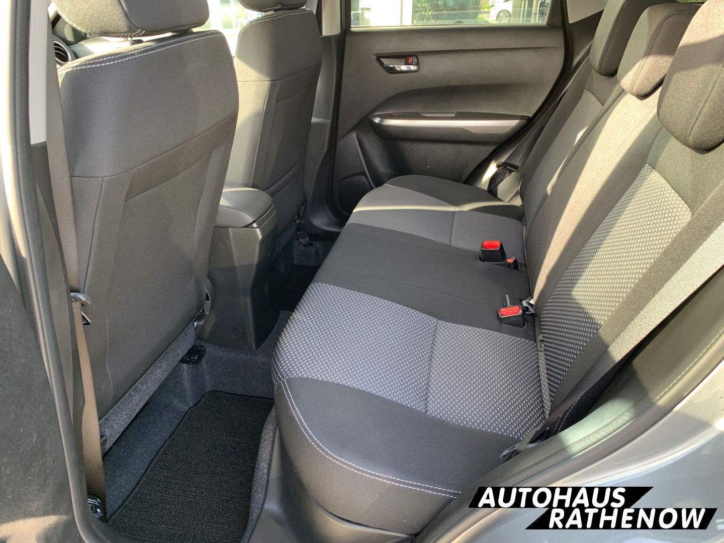 Suzuki Vitara 1.5 Hybrid Comfort Allrad - Samsaru's Car Outlet
