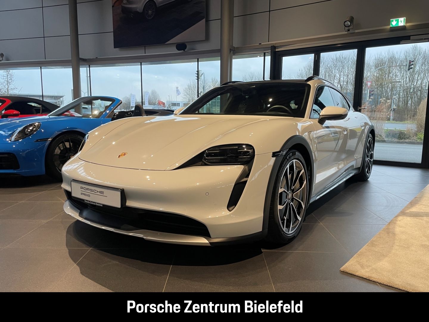 Porsche Taycan 4 Cross Turismo Panorama Surround-View