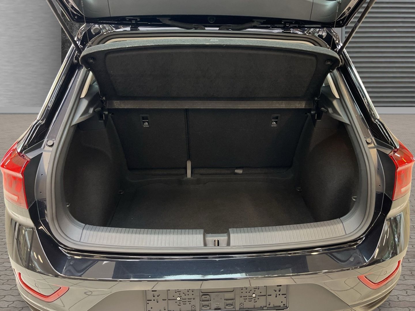 Volkswagen T-Roc 1.0 TSI - Samsaru's Car Outlet