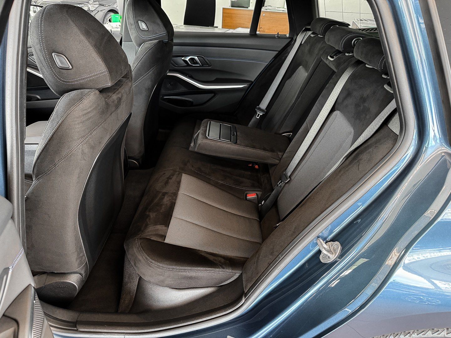 BMW 318i Touring M Sport + DA + PA+ + ACC + HUD + UV