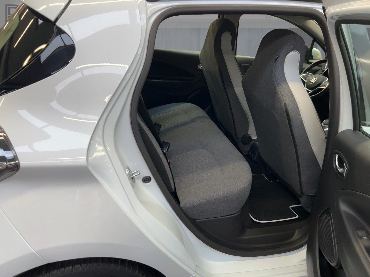 Renault ZOE EXPERIENCE R135 50kWh - Samsaru's Car Outlet