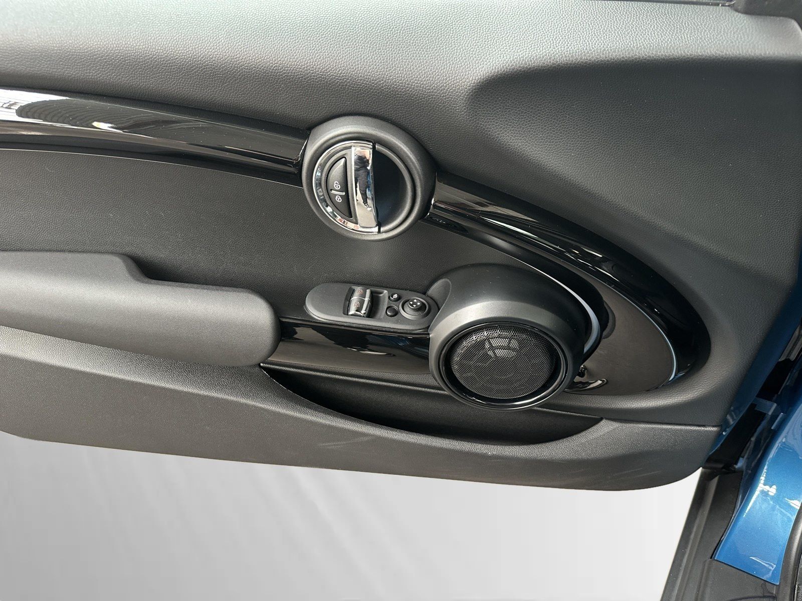 MINI Cooper SE - Samsaru's Car Outlet