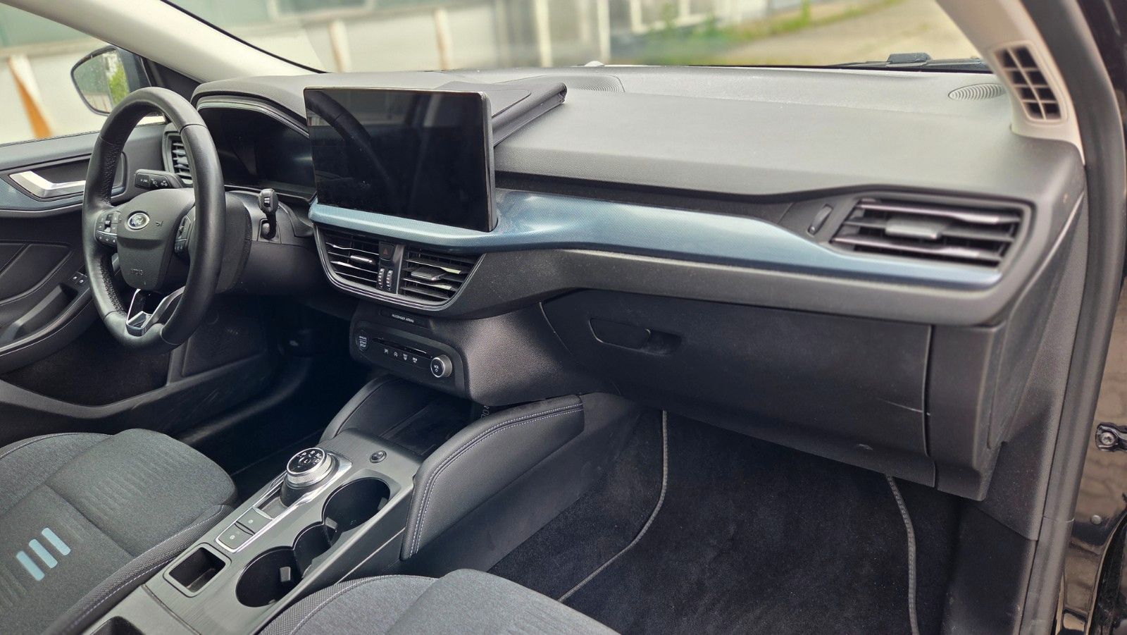 Ford Focus Lim. Active X 1. Hand 8fach bereift