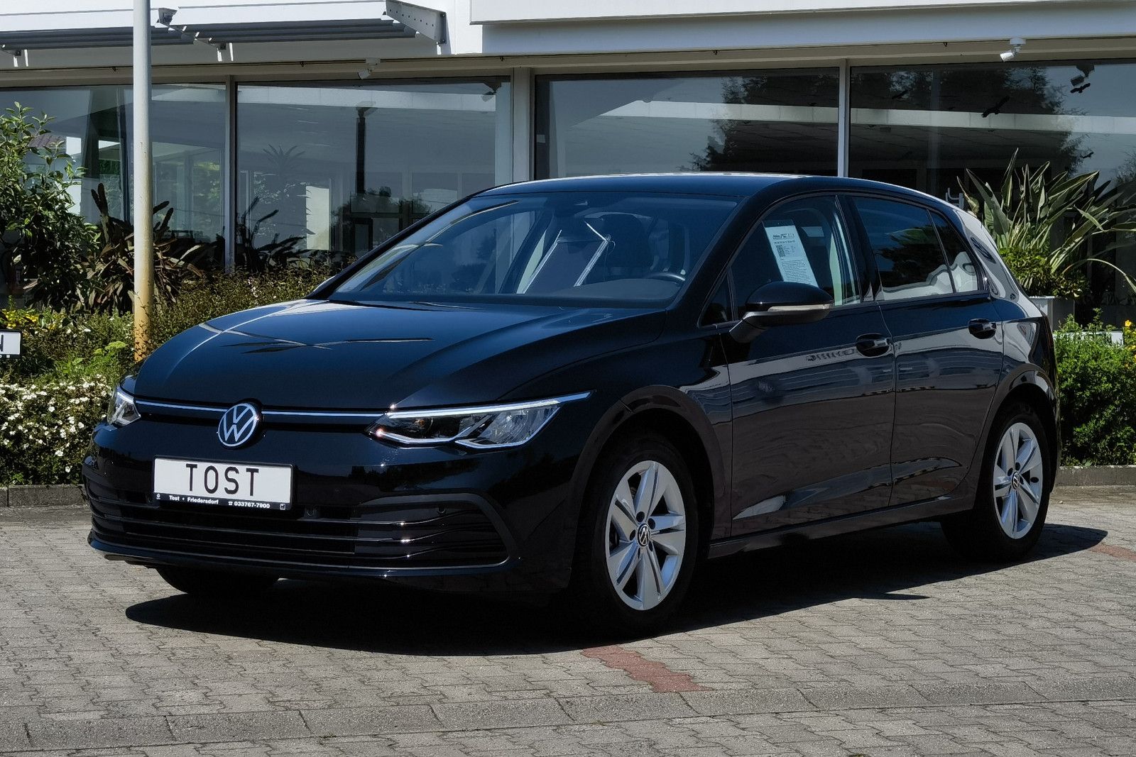 Volkswagen Golf Life 1.5 TSI - Samsaru's Car Outlet