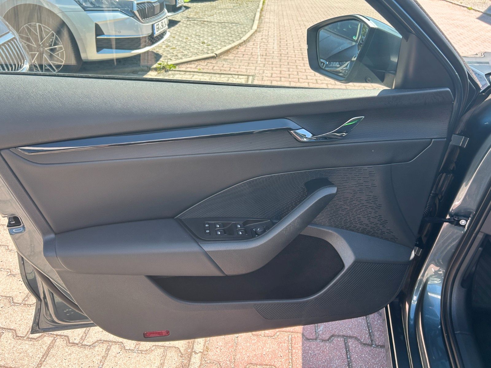 Skoda OCTAVIA Combi 1.5 TSI - Samsaru's Car Outlet