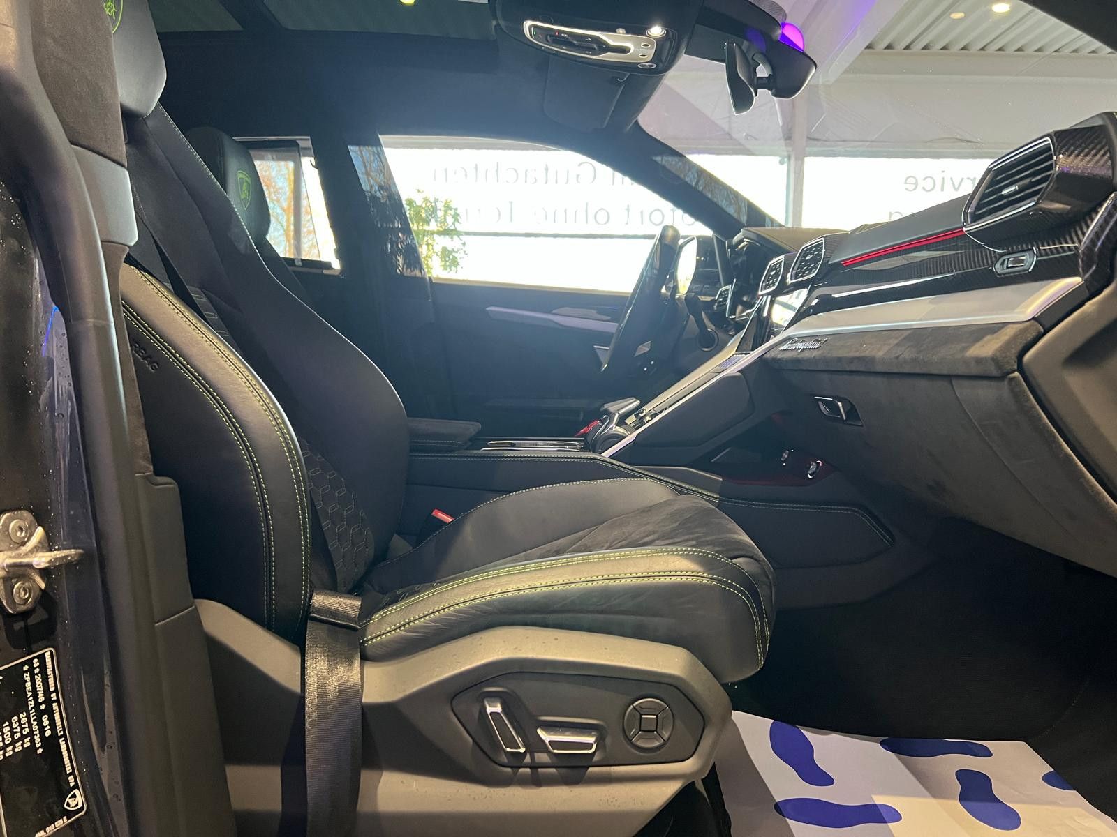 Lamborghini Urus *Großes Carbon Paket*Akrapovic*Garantie