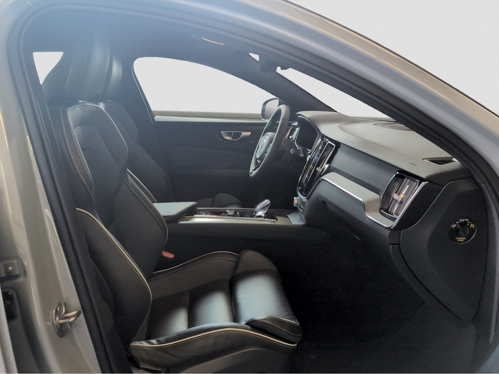 Volvo S60+B4+Mild-Hybrid+Benzin+GT+Plus+Dark+Standh.++