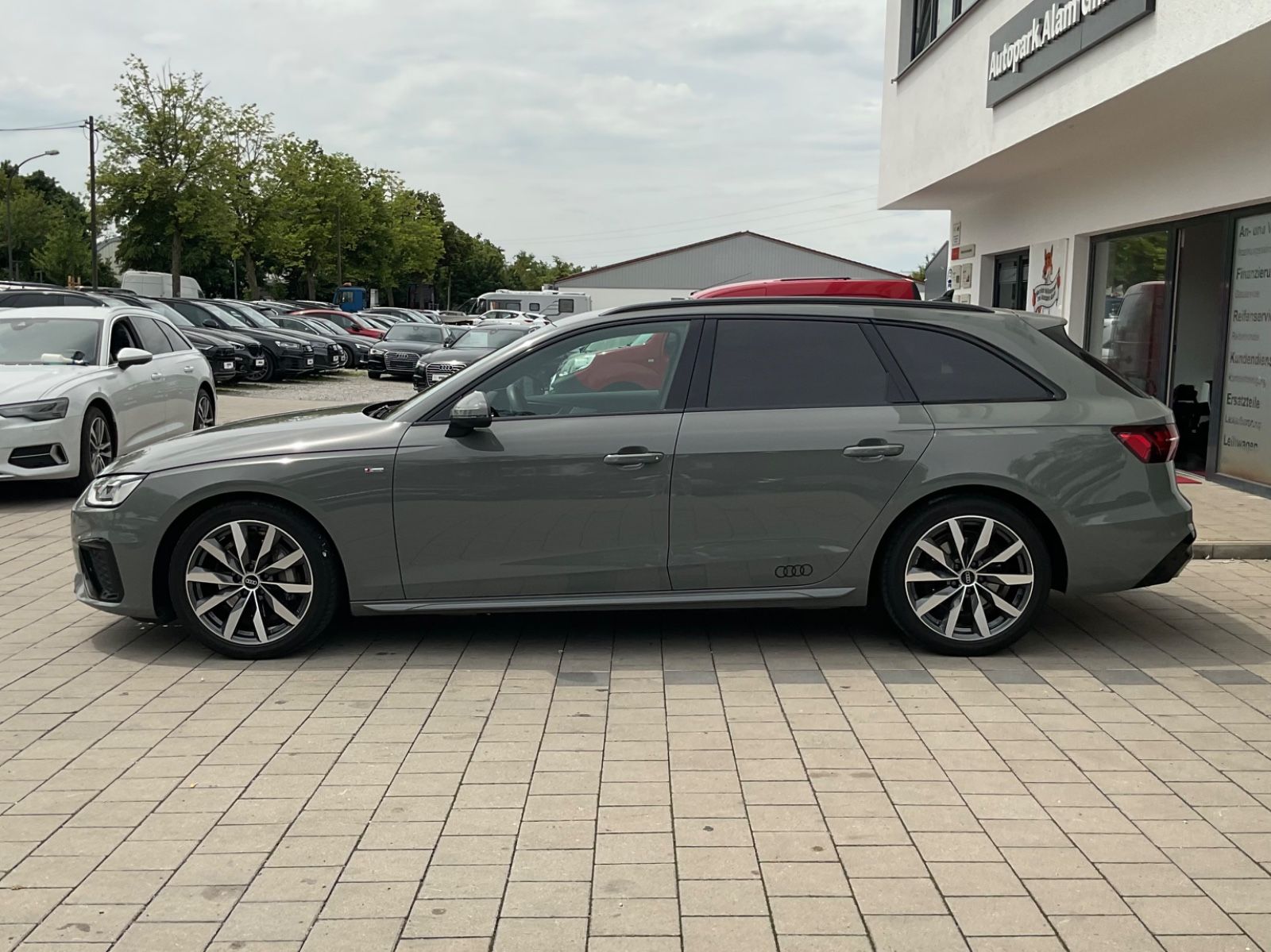 Audi A4 Av.40 TFSI quattro S line - Samsaru's Car Outlet