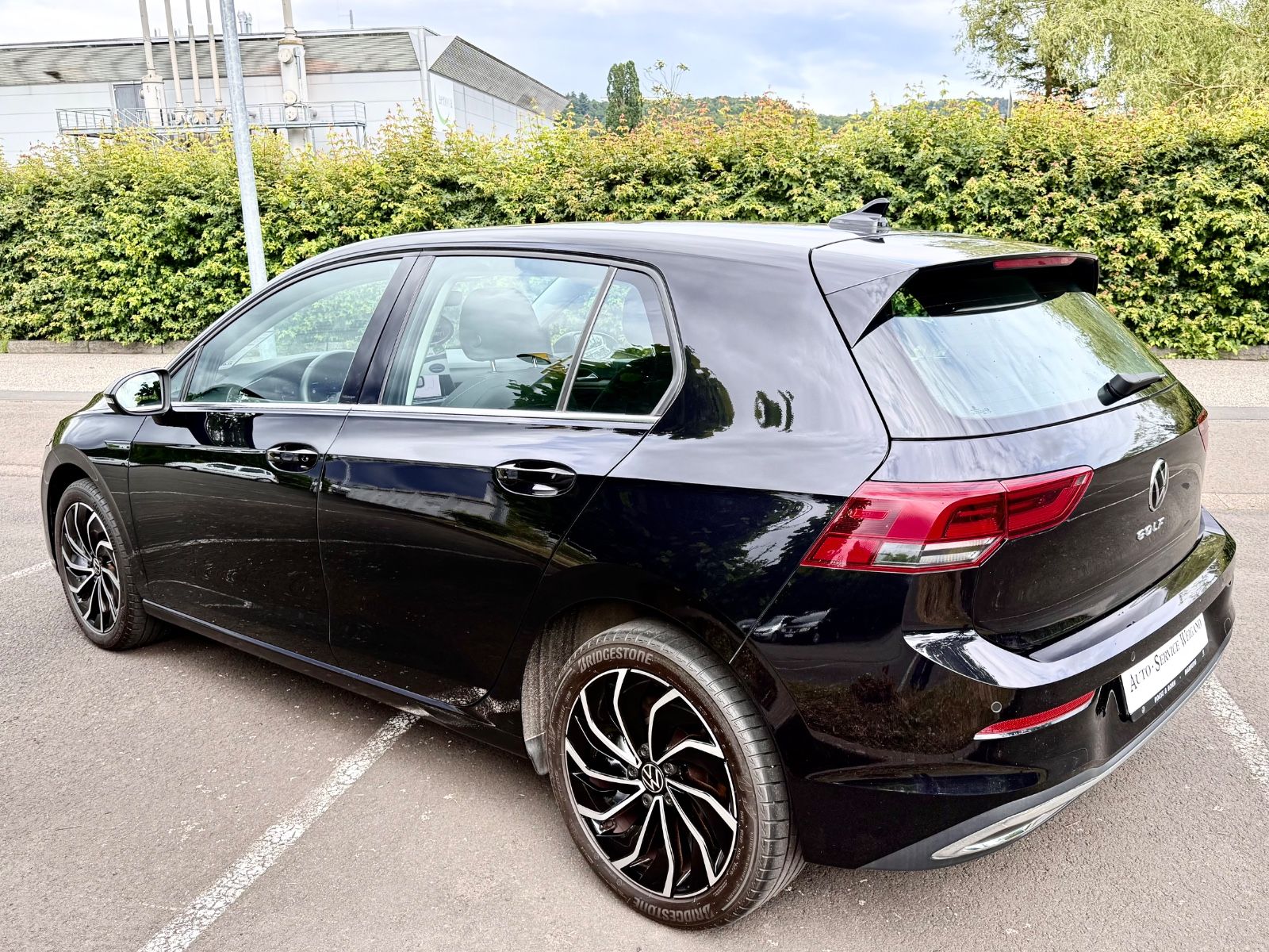 Volkswagen Golf VIII 1.5 Style - Samsaru's Car Outlet