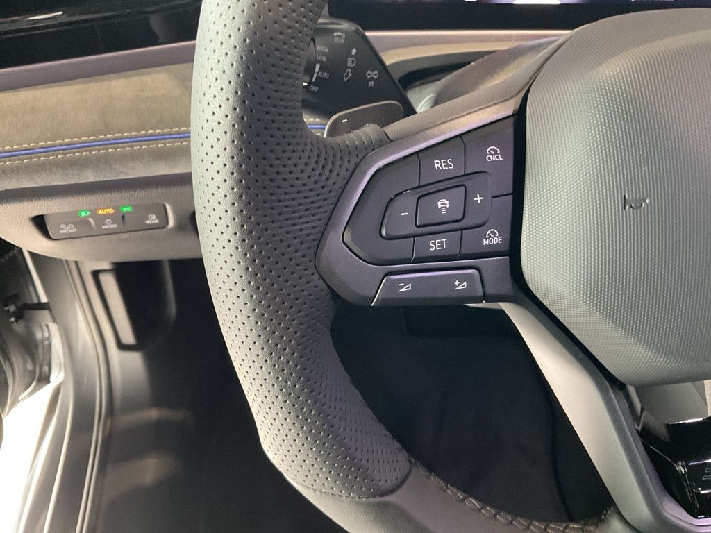 Volkswagen Passat 1.5 eHybrid DSG R-Line PANO MATRIX-LED