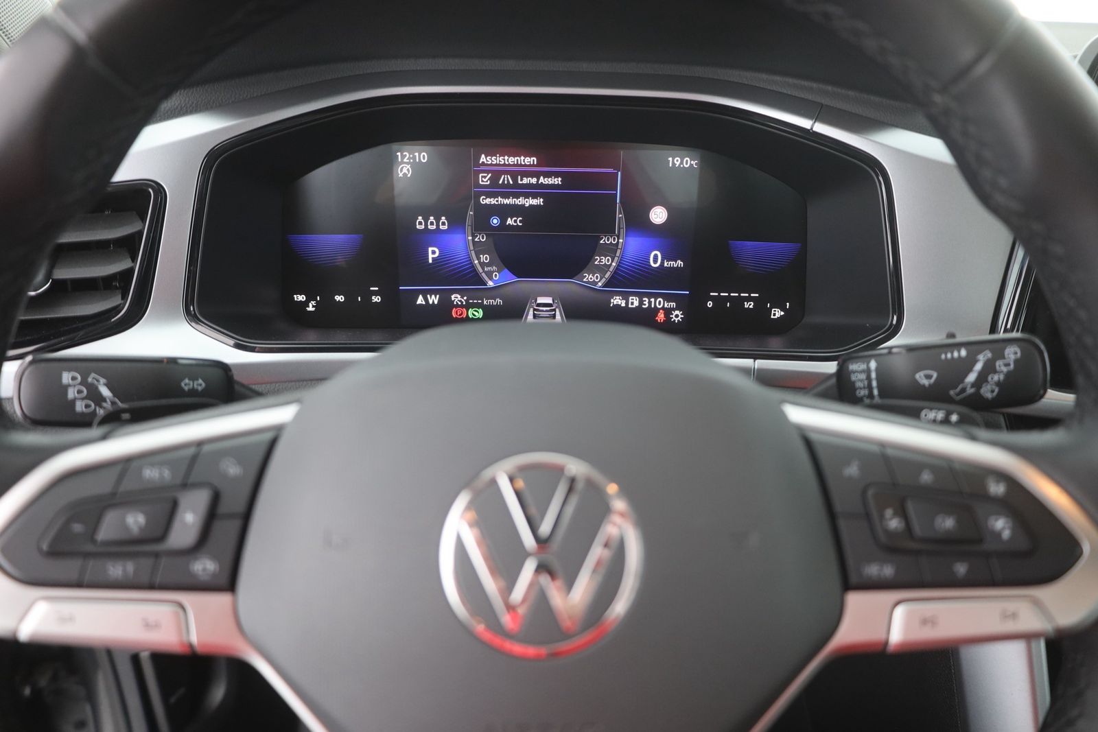 Volkswagen T-Roc 1.5 TSI DSG - Samsaru's Car Outlet