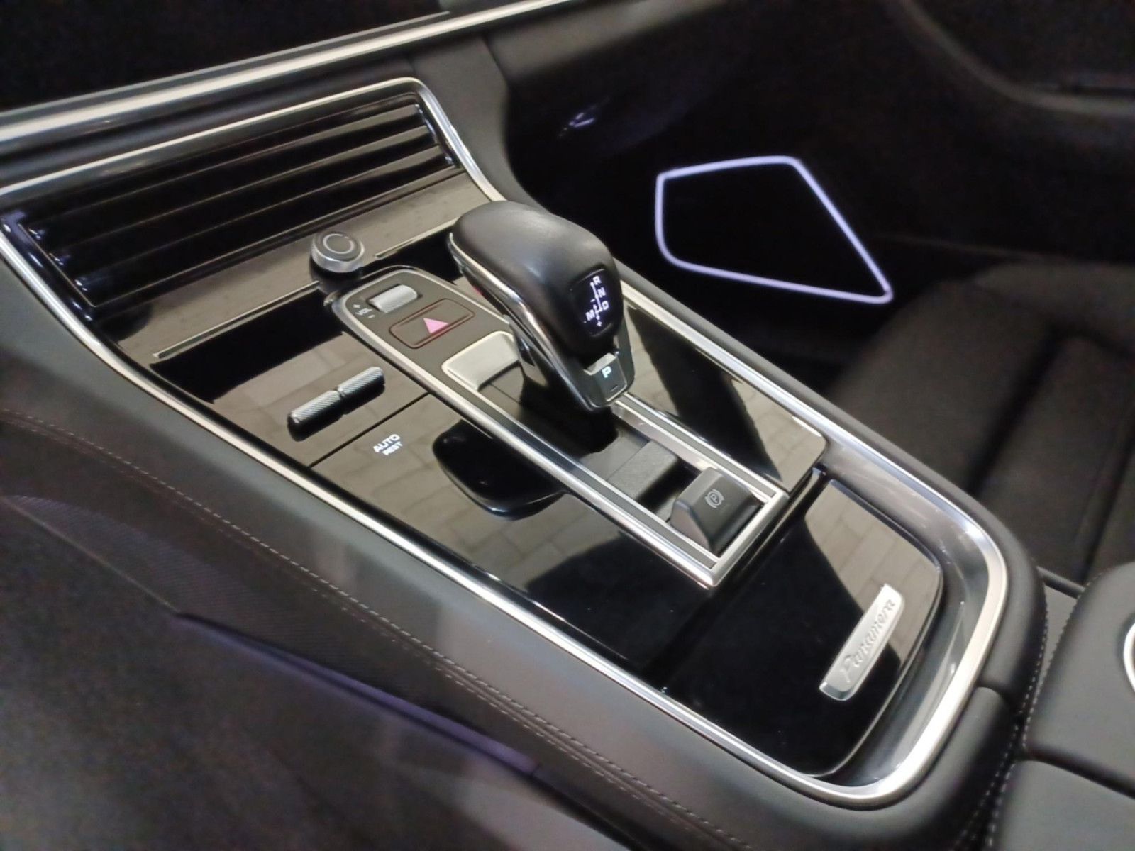 Porsche Panamera 4 E-Hybrid Platinum Edition